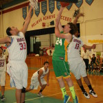 The Eureka County High boys basketball team split a pair of games on the road last weekend.